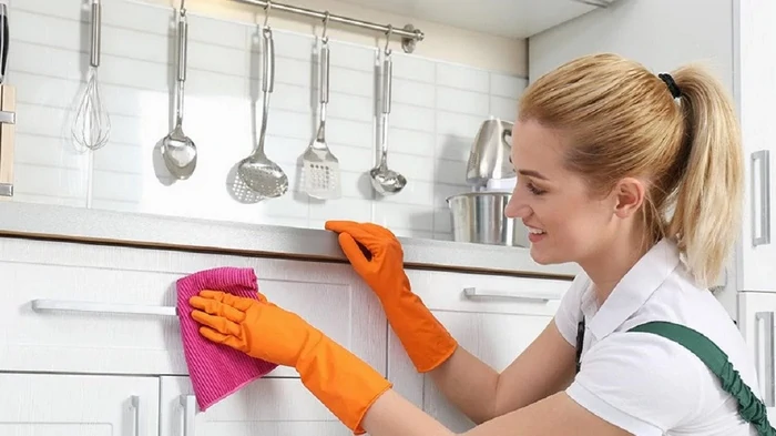 Sådan rengør du køkkenfronter for fedt uden at beskadige overfladen: tips fra professionelle